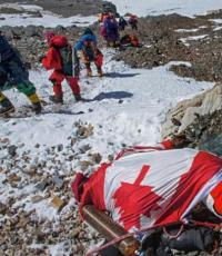 De ce în Everest nu ia mort (1 video)