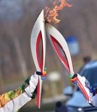 Традиции зажжения олимпийского огня Кто придумал зажигать олимпийский огонь