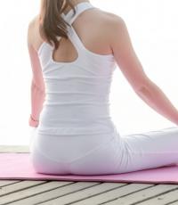 Un set de exerciții de yoga de dimineață pentru mușchii abdominali și organele interne